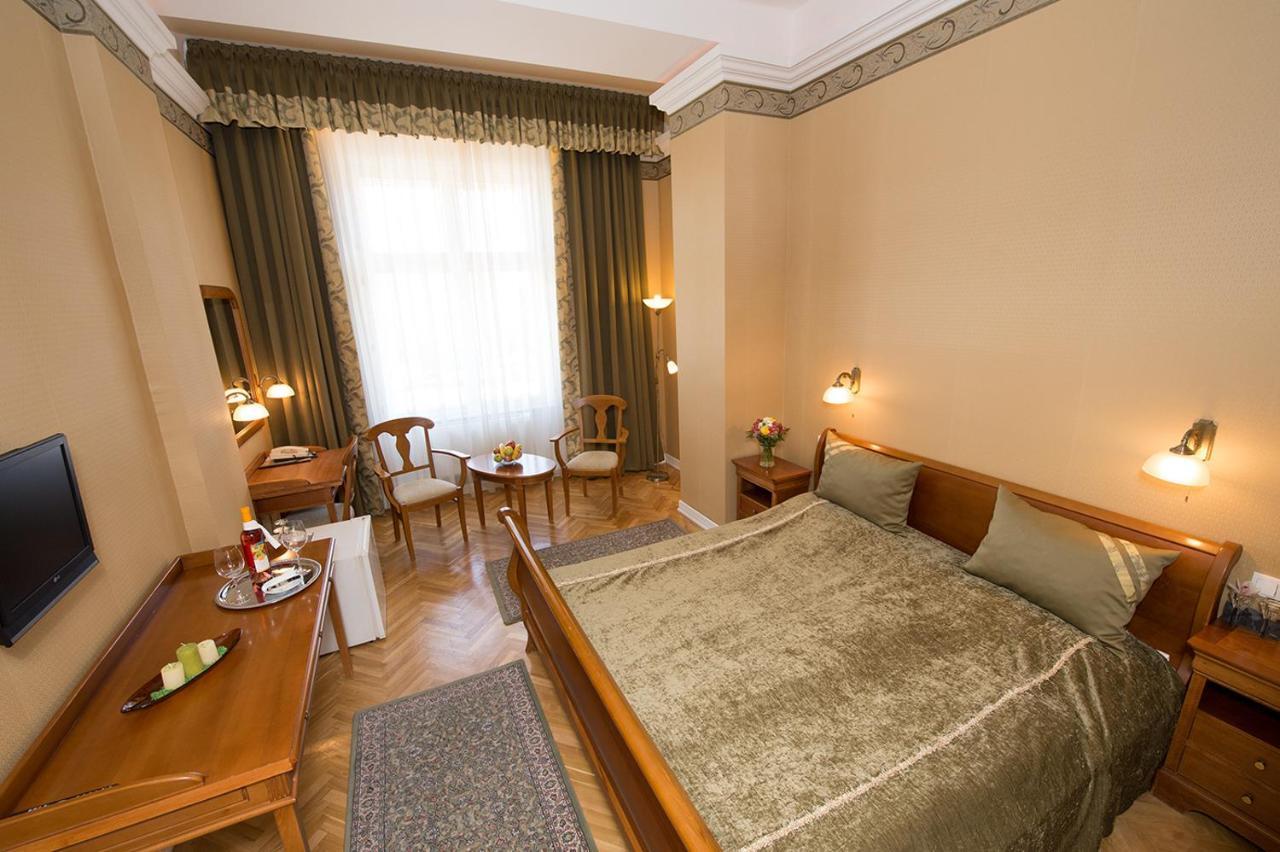 Grand Hotel Aranybika Debrecen Szoba fotó